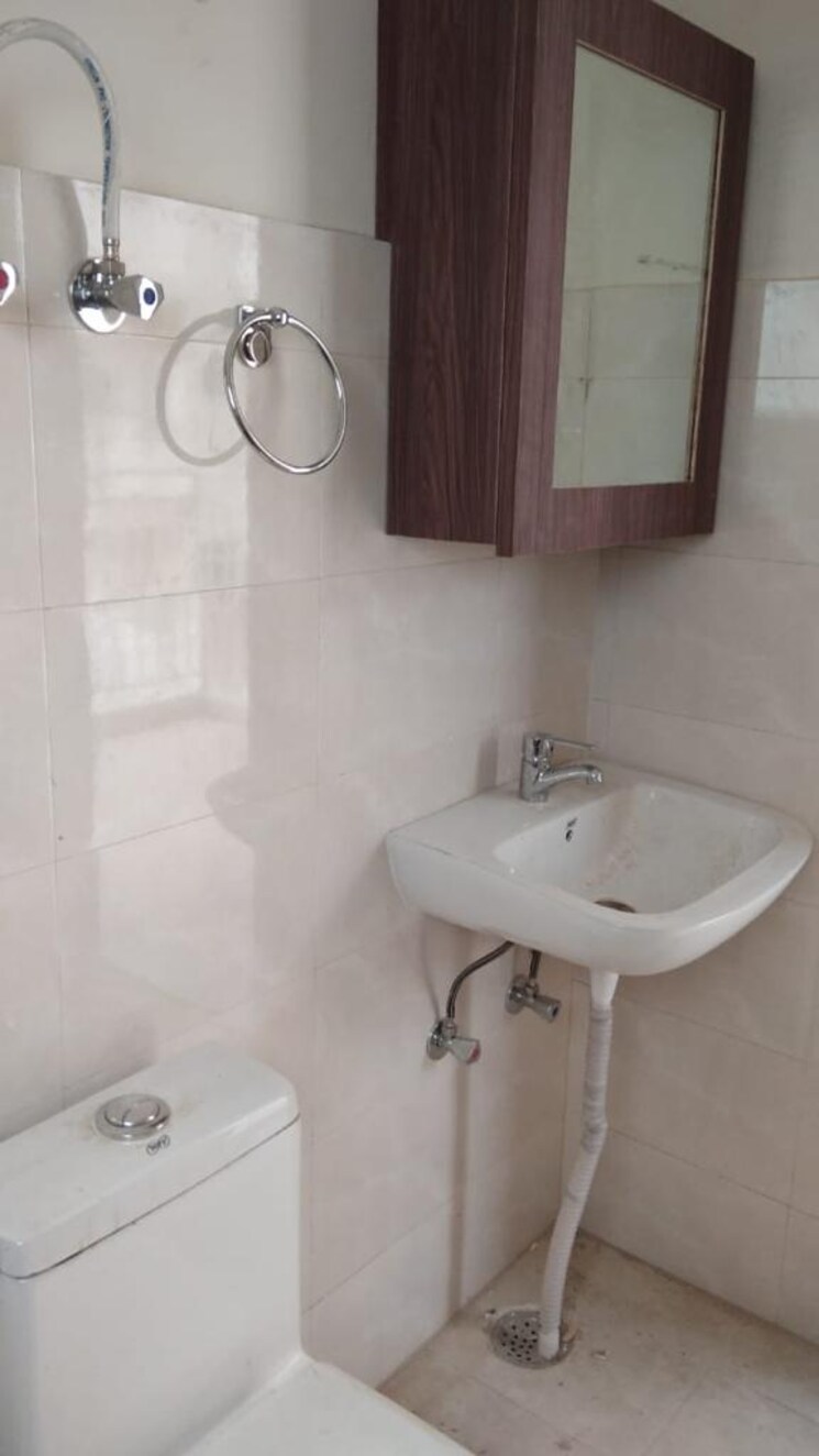 Bathroom, suncity-avenue-102 2 Bedroom 605 Sq.Ft. Apartment In Sector 102 Gurgaon 8708442
