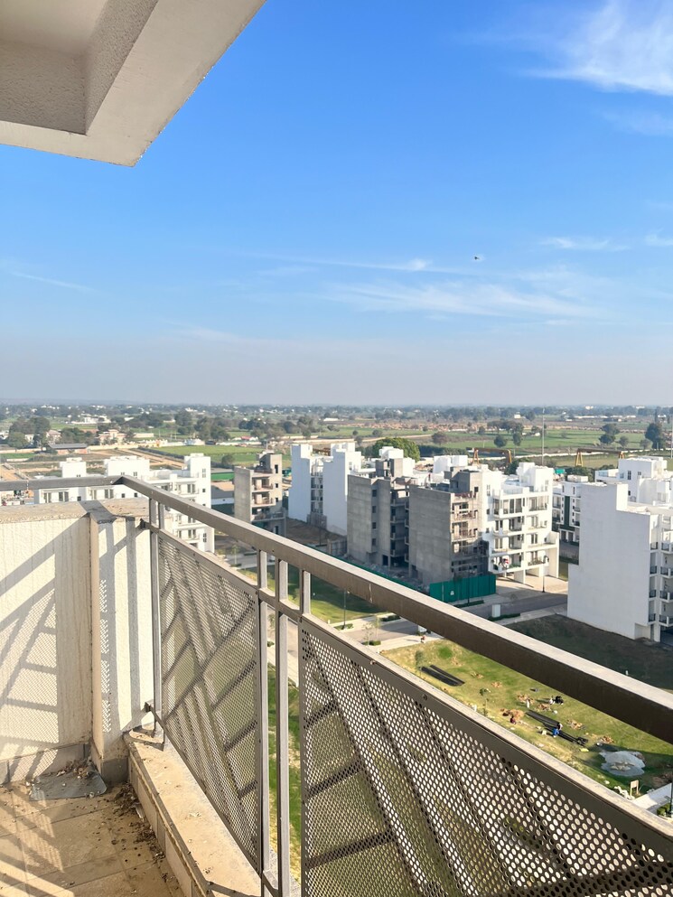 Balcony, central-park-flower-valley-aqua-front-towers 3 Bedroom 2134 Sq.Ft. Apartment In Sohna Sector 33 Gurgaon 8708467