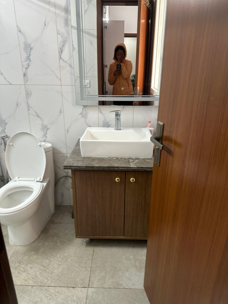 Bathroom, central-park-flower-valley-aqua-front-towers 3 Bedroom 2134 Sq.Ft. Apartment In Sohna Sector 33 Gurgaon 8708467