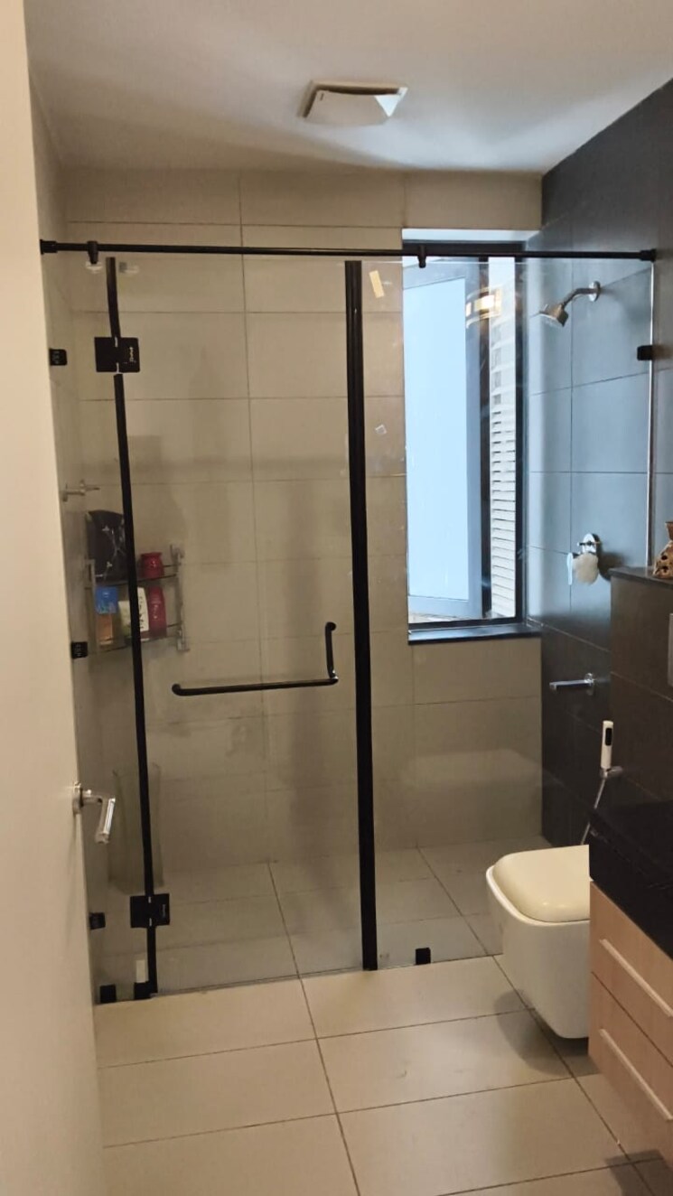Bathroom, dlf-the-carlton-estate 3 Bedroom 1350 Sq.Ft. Apartment In Dlf Phase V Gurgaon 8708505