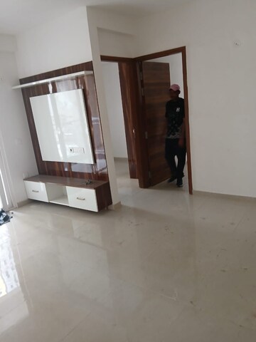 Room in 2 BHK Apartment at Migsun Ultimo, Omicron Iii Greater Noida – for Rent