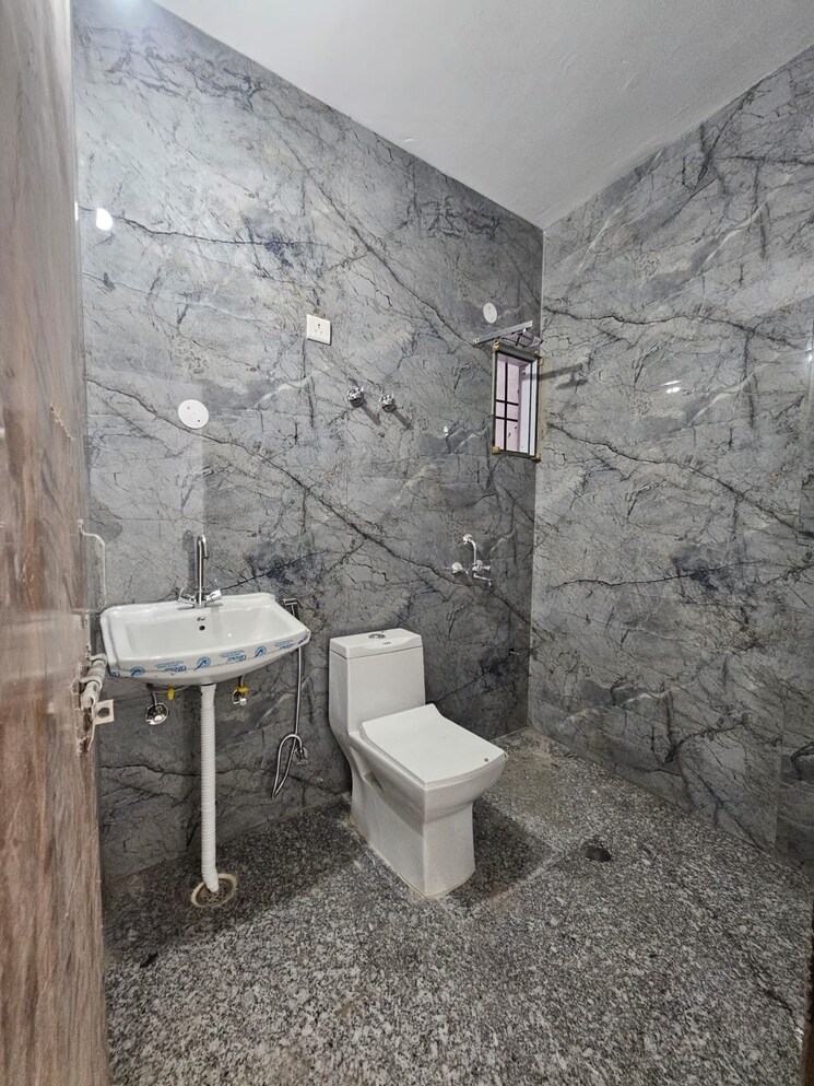 Bathroom, saket 1 Bedroom 508 Sq.Ft. Builder Floor In Saket Delhi 8708521