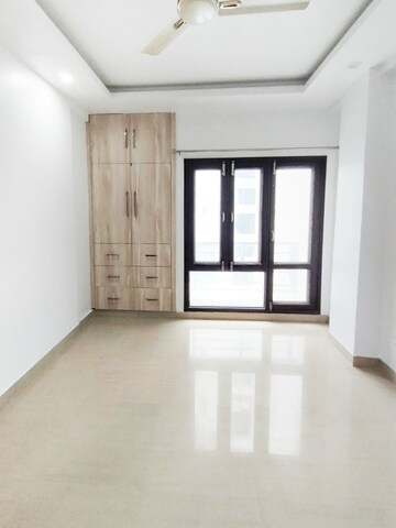 Room in 3 BHK Apartment at Amna Rolex Estate, Faizabad Road – for Rent