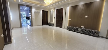 Living Room in 4 BHK Apartment at DLF The Pinnacle, Dlf Phase V – for Sale