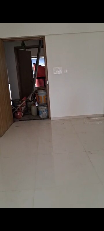 Furnished Amenities in 2 BHK Apartment at Chaitanya CHS Vile Parle, Vile Parle East – for Rent