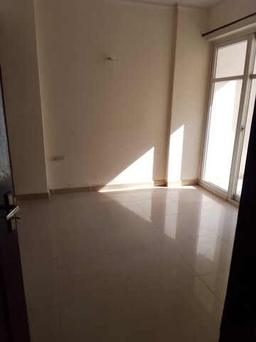 2 BHK Apartment For Sale in Amrapali Sapphire, Sector 45