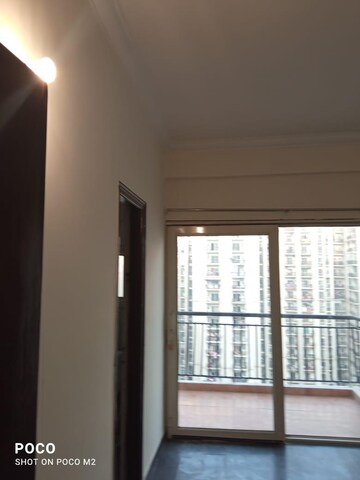 Room in 3 BHK Apartment at Gulshan Vivante, Sector 137 – for Rent