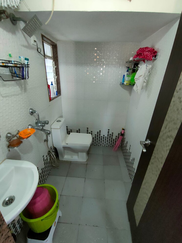 Bathroom, dahisar east 2 Bedroom 560 Sq.Ft. Apartment In Dahisar East Mumbai 8708696