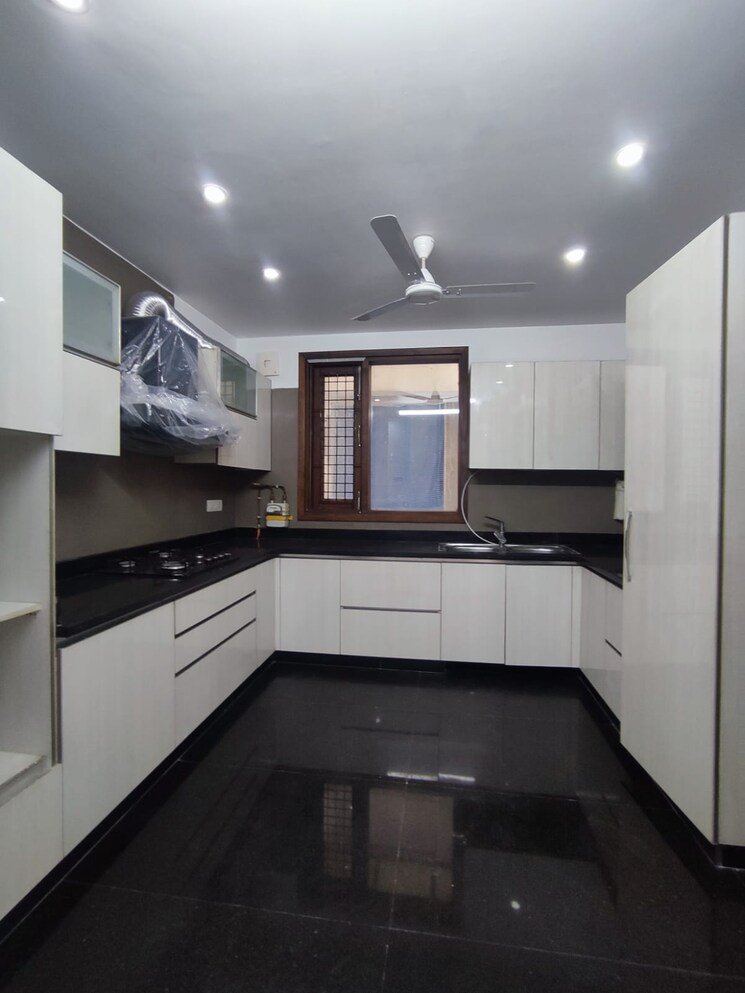 Kitchen, geetanjali enclave 4 Bedroom 3060 Sq.Ft. Builder Floor In Geetanjali Enclave Delhi 8708728