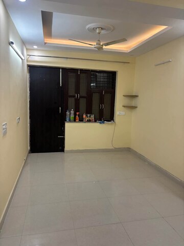 Room in 2 BHK Builder Floor at Sector 9a – for Rent