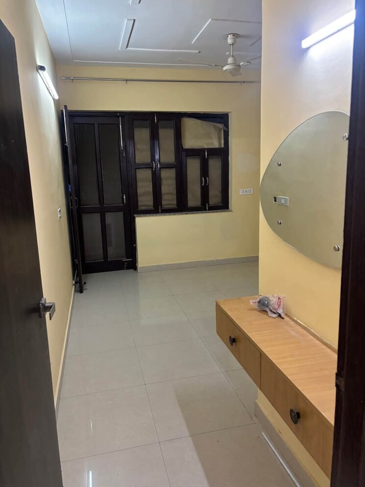 undefined, sector 9a 2 Bedroom 139 Sq.Yd. Builder Floor In Sector 9a Gurgaon 8708756