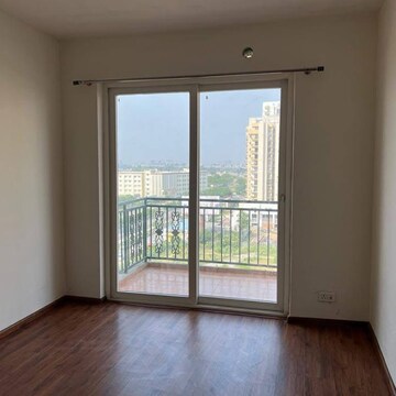 Room in 2.5 BHK Apartment at Supertech Cape Town, Sector 74 – for Rent