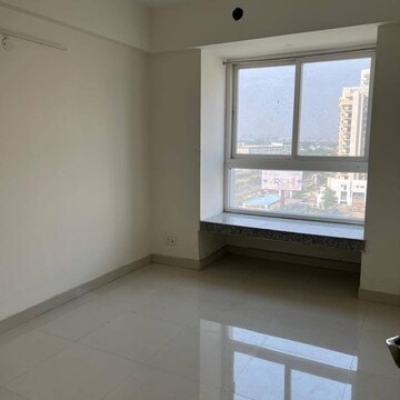 Room in 2.5 BHK Apartment at Supertech Cape Town, Sector 74 – for Rent