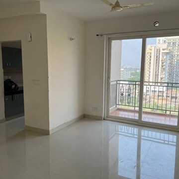 Room in 2.5 BHK Apartment at Supertech Cape Town, Sector 74 – for Rent
