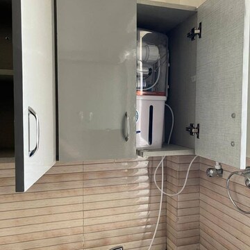 Bathroom in 2.5 BHK Apartment at Supertech Cape Town, Sector 74 – for Rent