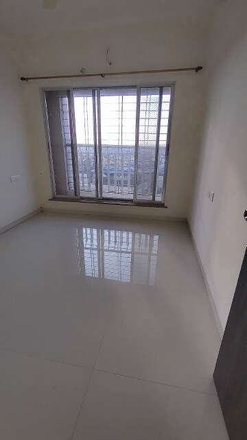 Room in 2.5 BHK Apartment at Kalpataru Srishti 339 CHS Ltd, Mira Road – for Rent