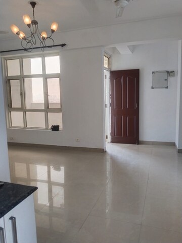 Room in 2 BHK Apartment at Supertech 34 Pavilion, Sector 34 – for Rent