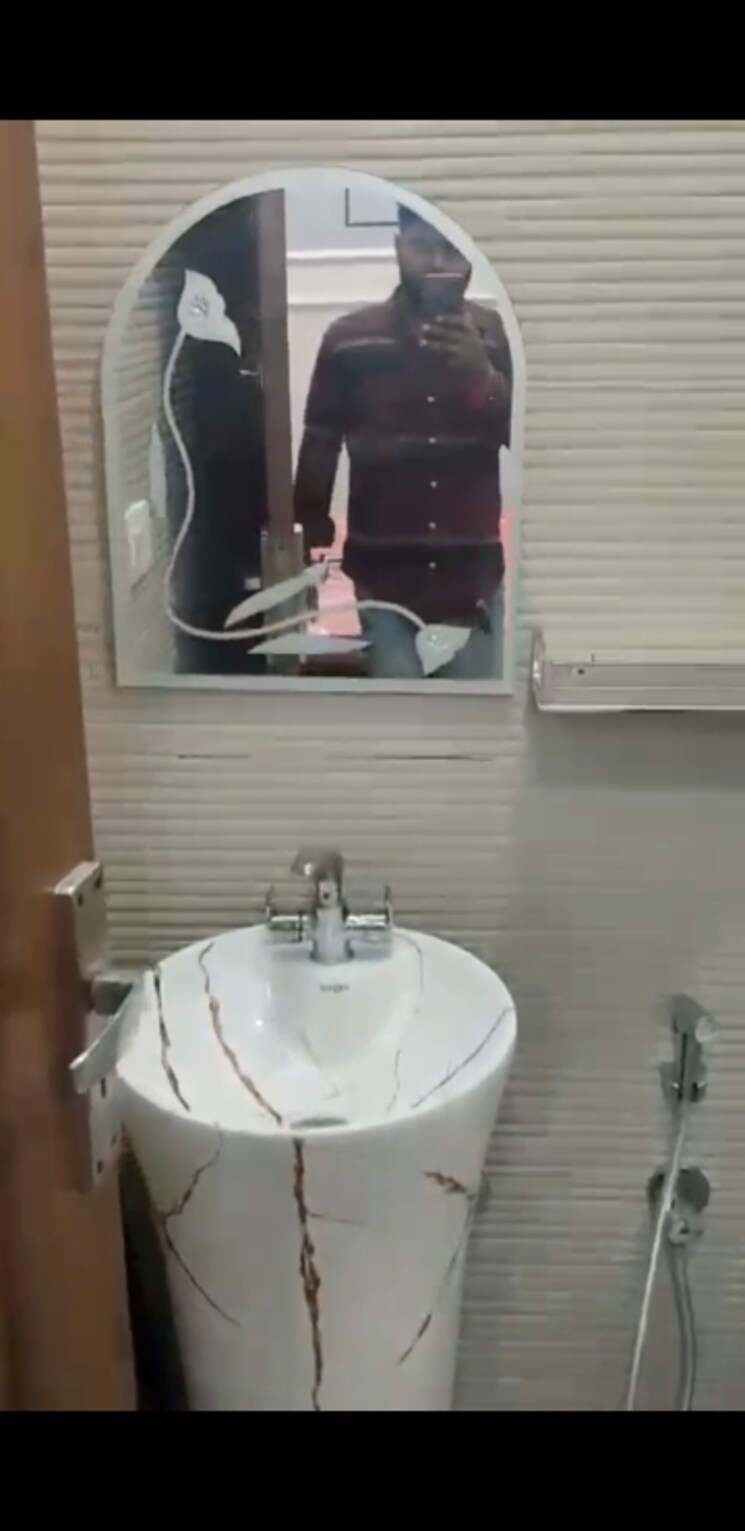 Bathroom, lajpat nagar 4 1 Bedroom 450 Sq.Ft. Independent House In Lajpat Nagar 4 Delhi 8708845