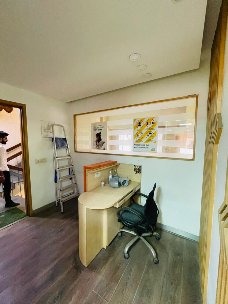 Team Area, saket Commercial Office Space 1900 Sq.Ft. In Saket Delhi 8708860