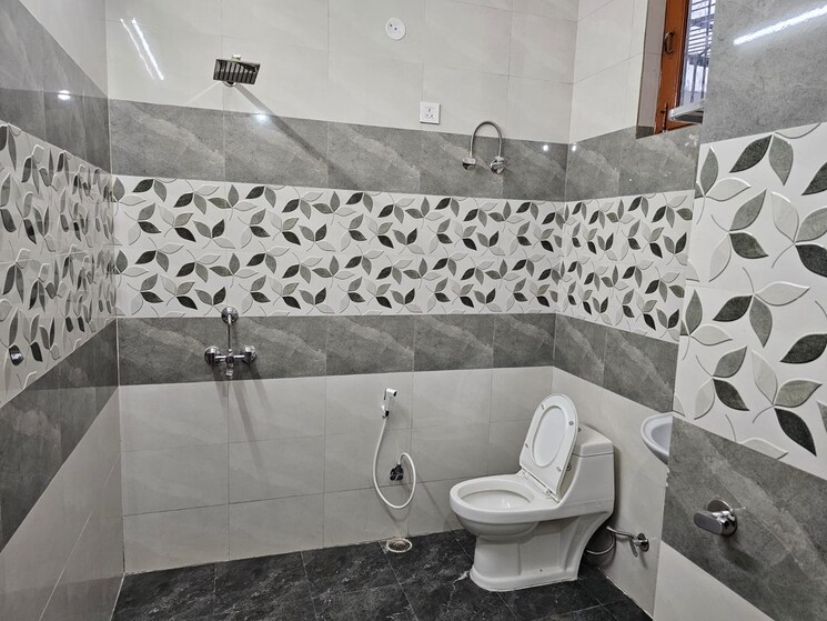 Bathroom, rwa-apartments-sector-39 3 Bedroom 200 Sq.Ft. Independent House In Sector 39 Noida 8708846