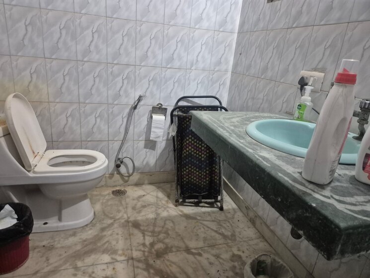 Bathroom, rwa-apartments-sector-41 2 Bedroom 180 Sq.Mt. Independent House In Sector 41 Noida 8708866