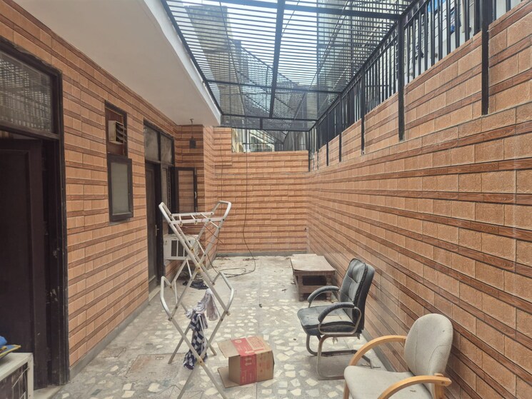  Parking, rwa-apartments-sector-41 2 Bedroom 180 Sq.Mt. Independent House In Sector 41 Noida 8708866