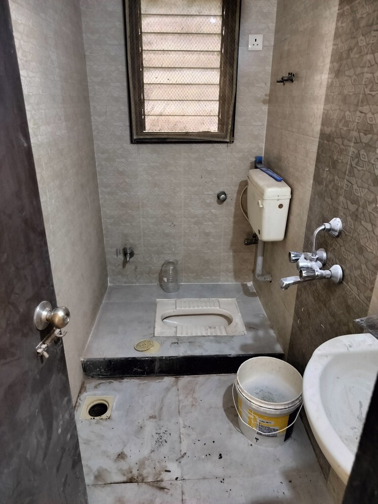 Bathroom, suncity-srushti-chs 2 Bedroom 900 Sq.Ft. Apartment In Nerul Sector 27 Navi Mumbai 8708883