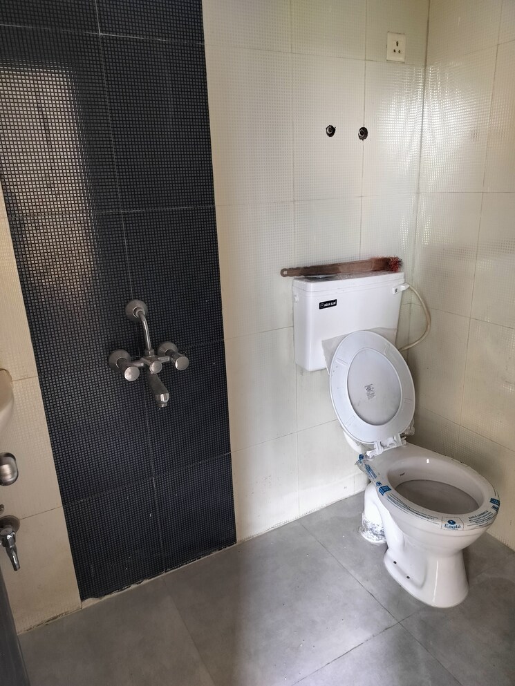 Bathroom, suncity-srushti-chs 2 Bedroom 900 Sq.Ft. Apartment In Nerul Sector 27 Navi Mumbai 8708883
