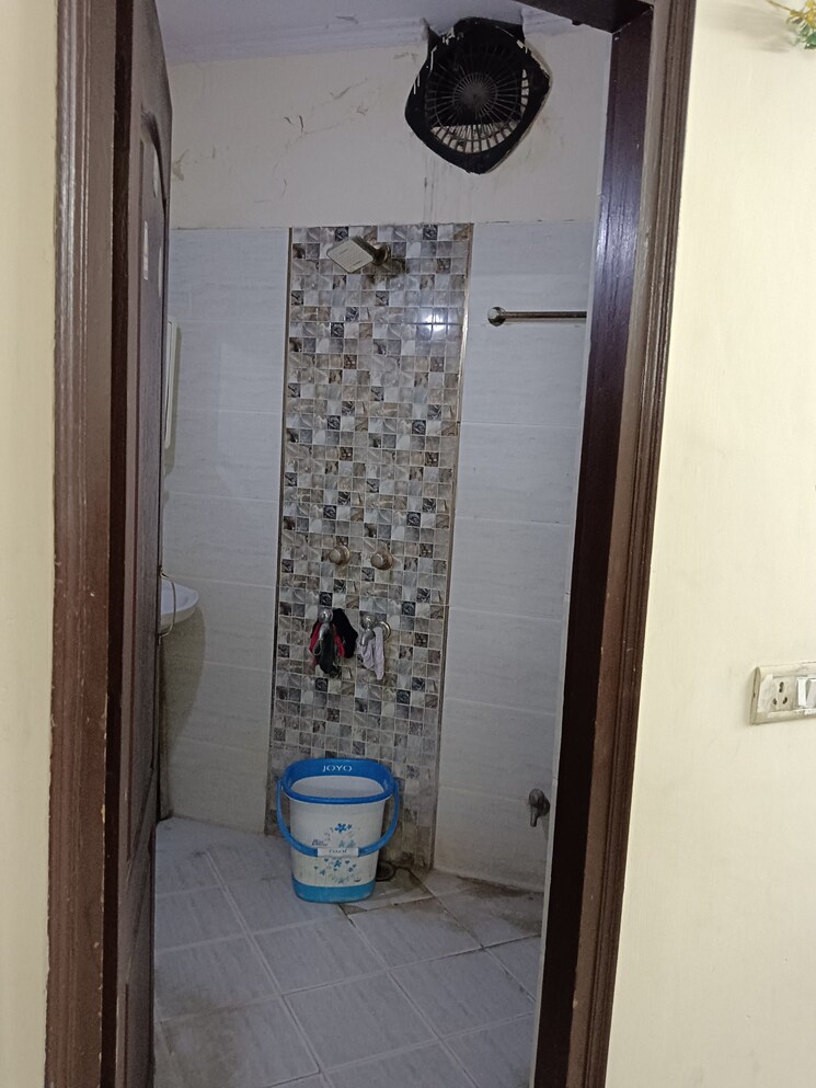 Bathroom, lajpat nagar 4 1 Bedroom 450 Sq.Ft. Builder Floor In Lajpat Nagar 4 Delhi 8708926