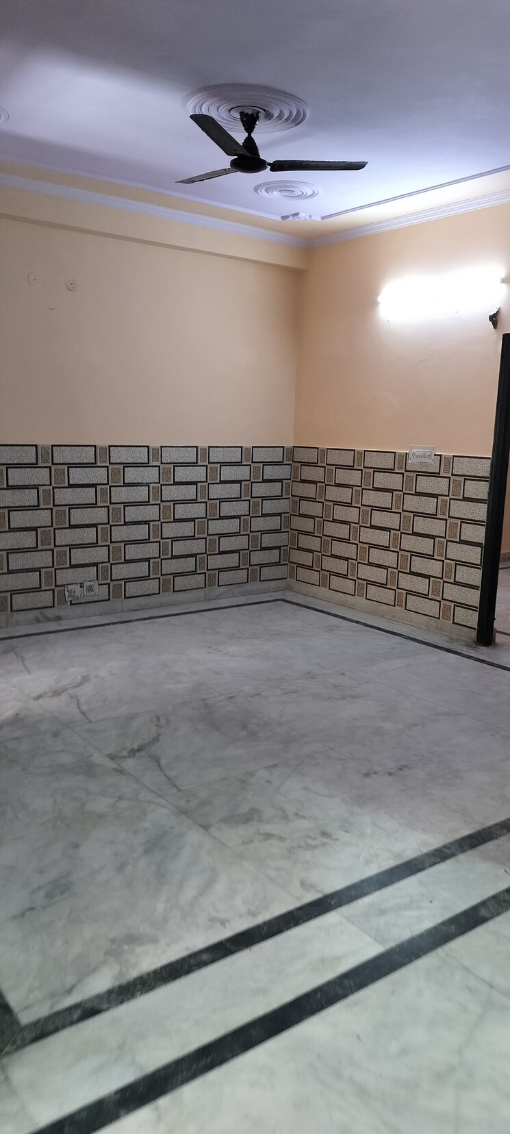 Room, rwa-apartments-sector-41 2 Bedroom 180 Sq.Mt. Independent House In Sector 41 Noida 8708901