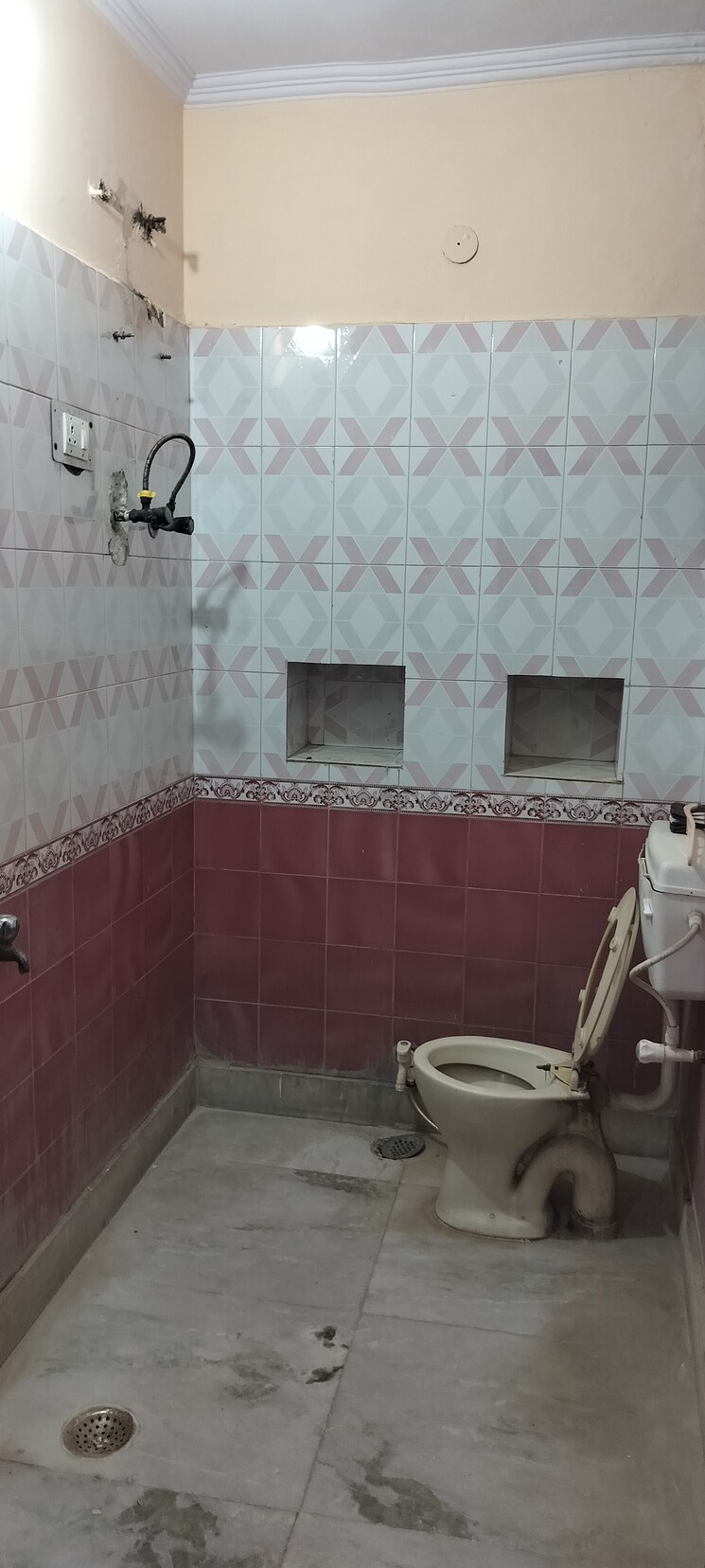 Bathroom, rwa-apartments-sector-41 2 Bedroom 180 Sq.Mt. Independent House In Sector 41 Noida 8708901