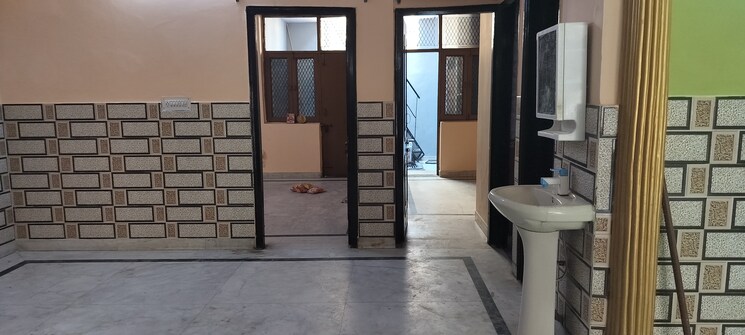 Room, rwa-apartments-sector-41 2 Bedroom 180 Sq.Mt. Independent House In Sector 41 Noida 8708901
