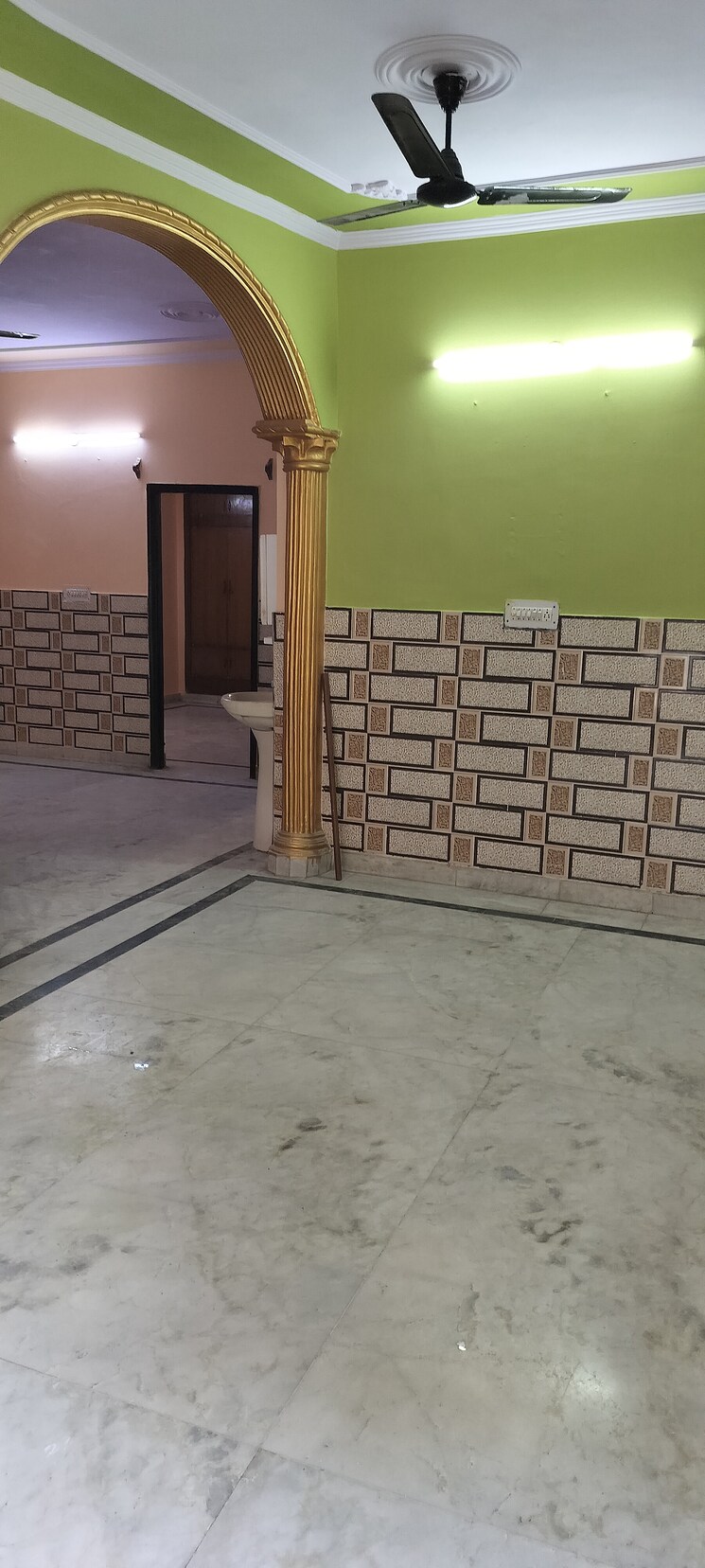 Room, rwa-apartments-sector-41 2 Bedroom 180 Sq.Mt. Independent House In Sector 41 Noida 8708901