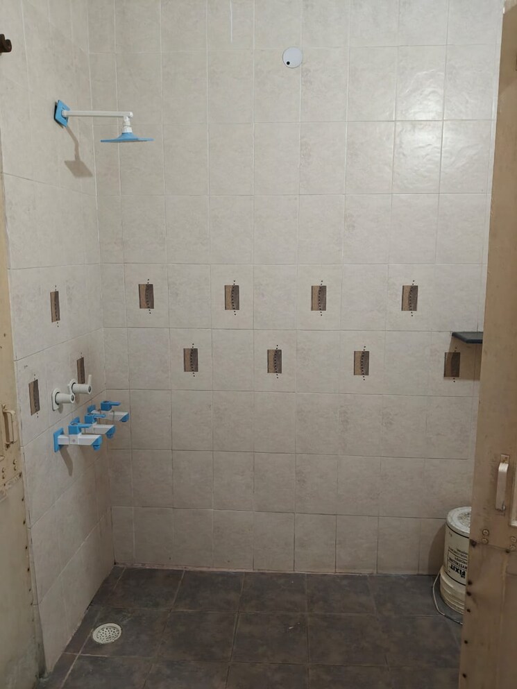 Bathroom, niti khand i 3 Bedroom 1150 Sq.Ft. Builder Floor In Niti Khand I Ghaziabad 8708913