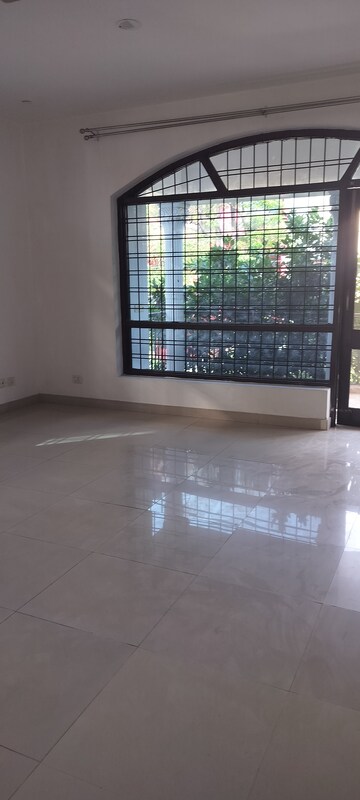 Room in 3 BHK Independent House at RWA Apartments Sector 50, Sector 50 – for Rent