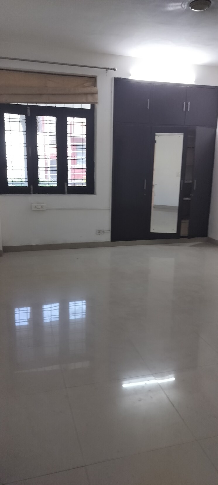 Room, rwa-apartments-sector-50 3 Bedroom 360 Sq.Mt. Independent House In Sector 50 Noida 8708940