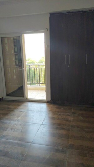 Room in 3.5 BHK Apartment at Saviour Green Arch, Tech Zone 4 Greater Noida – for Sale