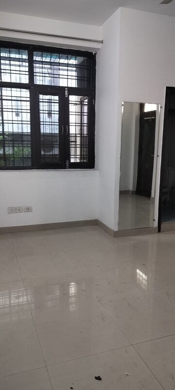 Room in 3 BHK Independent House at RWA Apartments Sector 50, Sector 50 – for Rent