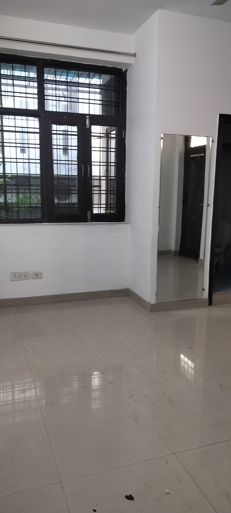 Room, rwa-apartments-sector-50 3 Bedroom 360 Sq.Mt. Independent House In Sector 50 Noida 8708940