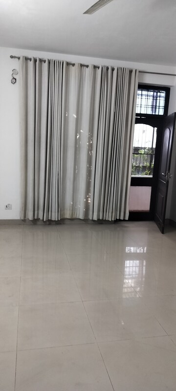 Building Lobby in 3 BHK Independent House at RWA Apartments Sector 50, Sector 50 – for Rent