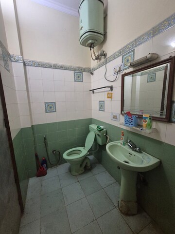 Master Bedroom in 2 BHK Builder Floor at Palam Vihar – for Rent