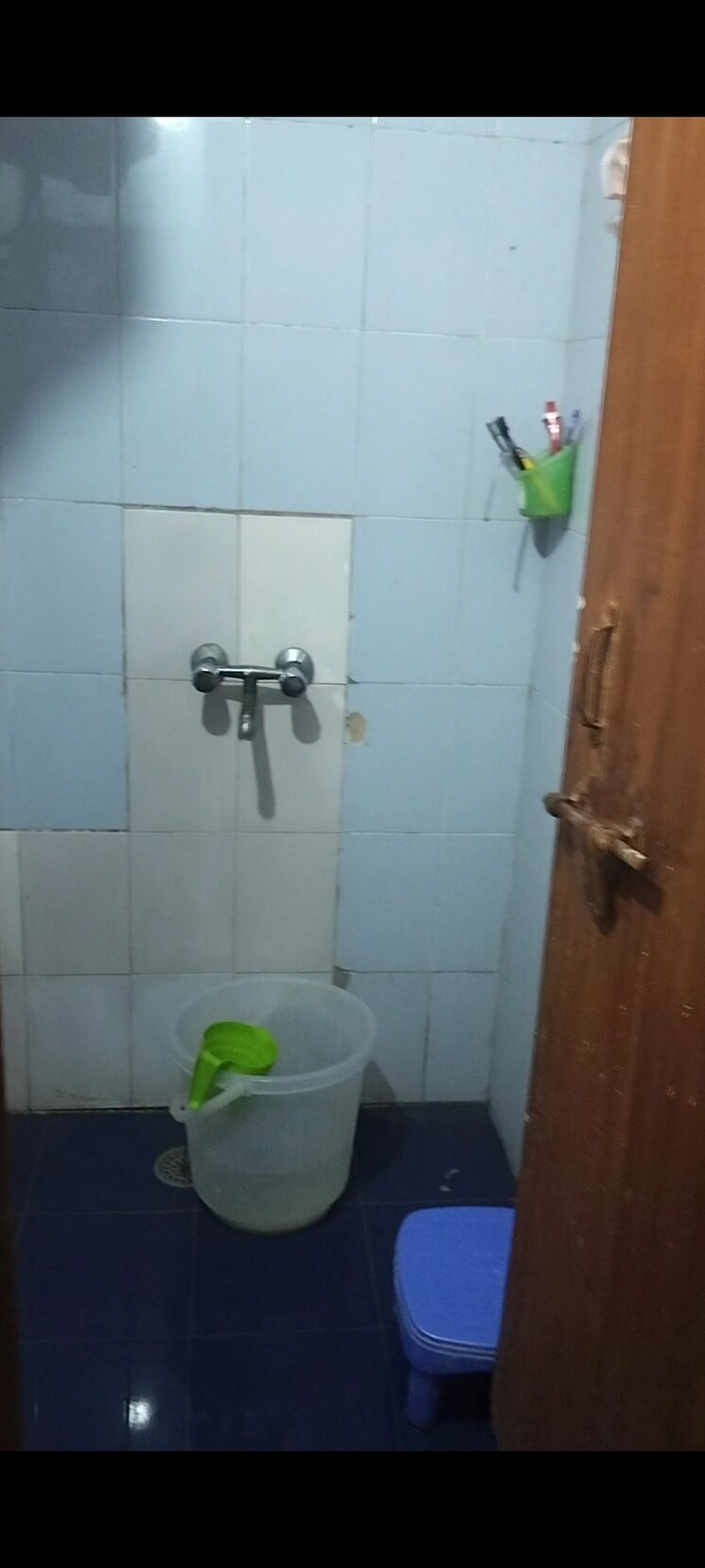 Bathroom, swarnjayanti-rail-nagar 1.5 Bedroom 600 Sq.Ft. Independent House In Sector 50 Noida 8708960