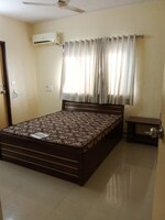 3 BHK 1700 Sq.Ft. Apartment in Jolly Res