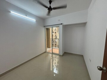 Room in 2 BHK Apartment at DB Orchid Ozone, Dahisar East – for Rent