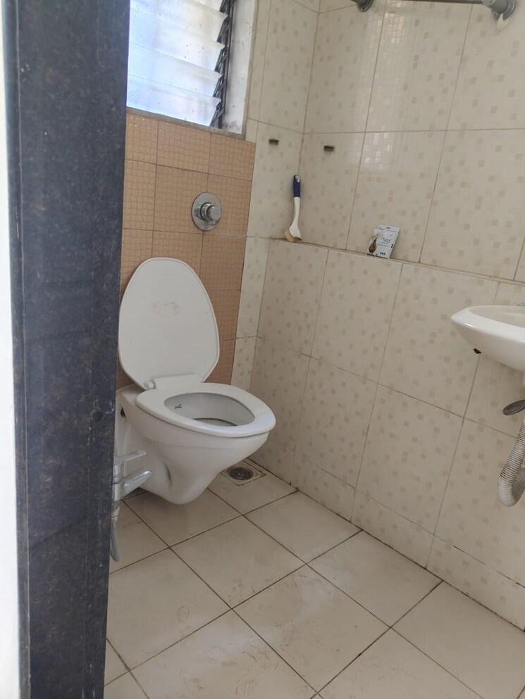 Bathroom, panch-mahal 2 Bedroom 675 Sq.Ft. Apartment In Powai Mumbai 8708994