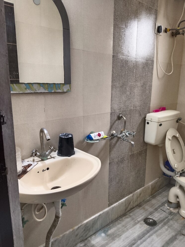 Bathroom, panchsheel vihar 2 Bedroom 800 Sq.Ft. Apartment In Panchsheel Vihar Delhi 8709004