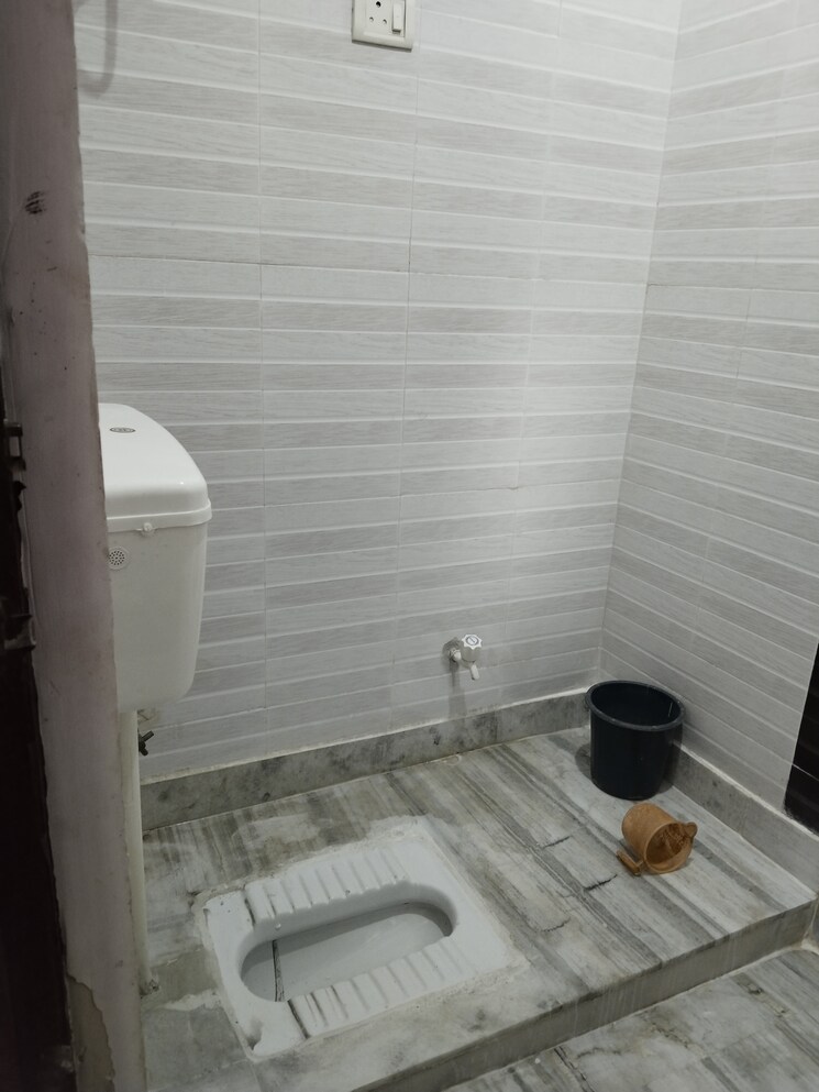 Bathroom, panchsheel vihar 2 Bedroom 800 Sq.Ft. Apartment In Panchsheel Vihar Delhi 8709004
