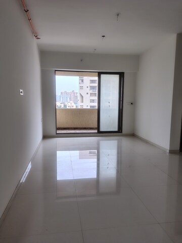 Room in 2 BHK Apartment at Lotus Unity, Versova – for Rent