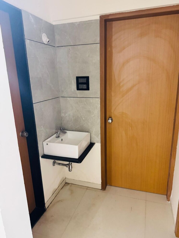 Bathroom, shree-signature-park 3 Bedroom 1111 Sq.Ft. Apartment In Wakad Pune 8709026