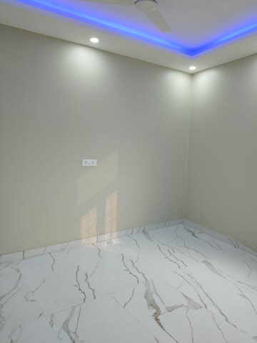 Room in 3 BHK Apartment at Panchsheel Vihar – for Rent